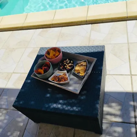 Maison Avec Piscine 8 Couchages 4 *
